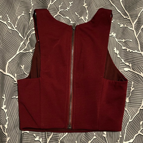 LF Rumor Boutique Burgundy Strappy Crop Top - Picture 2 of 2